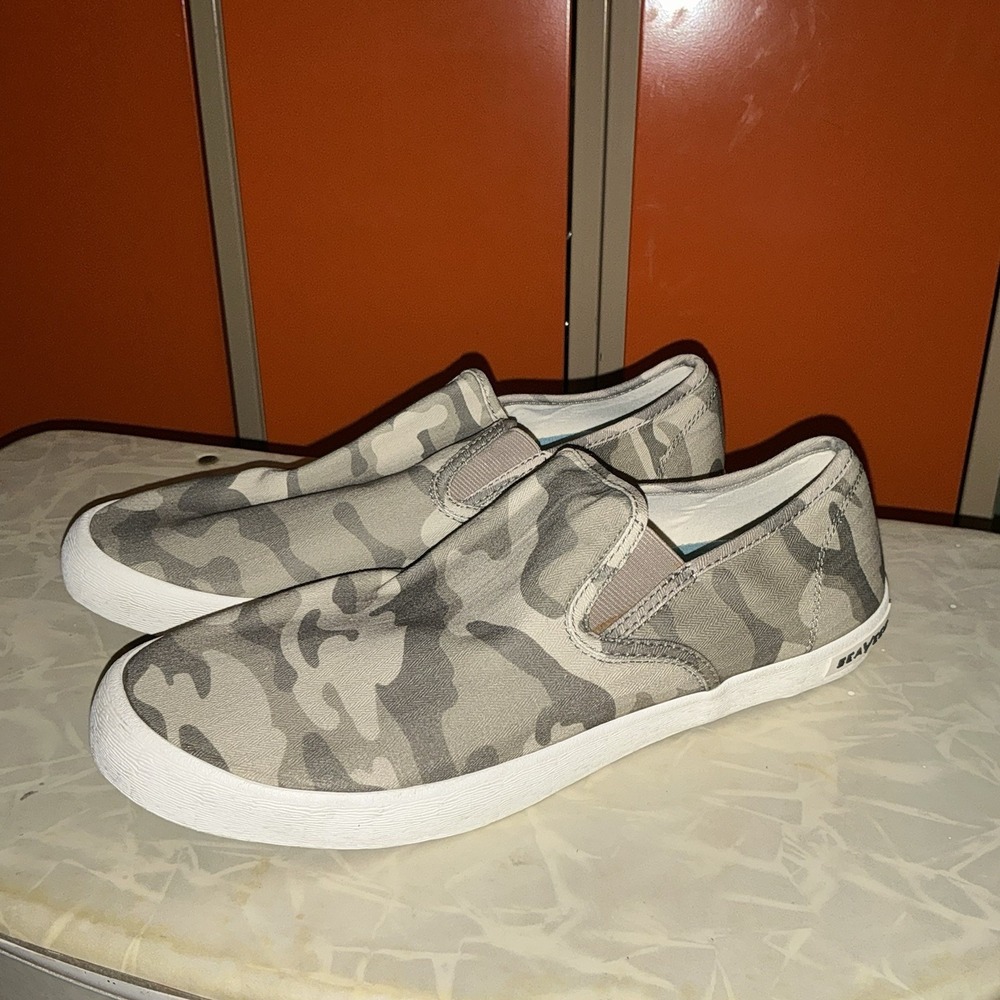 Seavees Baja Sneakers Mens Size 9.5  Camo Canvas Slip-On Comfort Shoes Gray